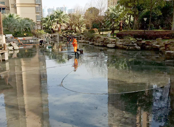 五寨景观池淤泥清理