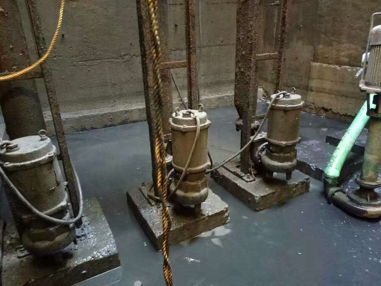 五寨污水池清理